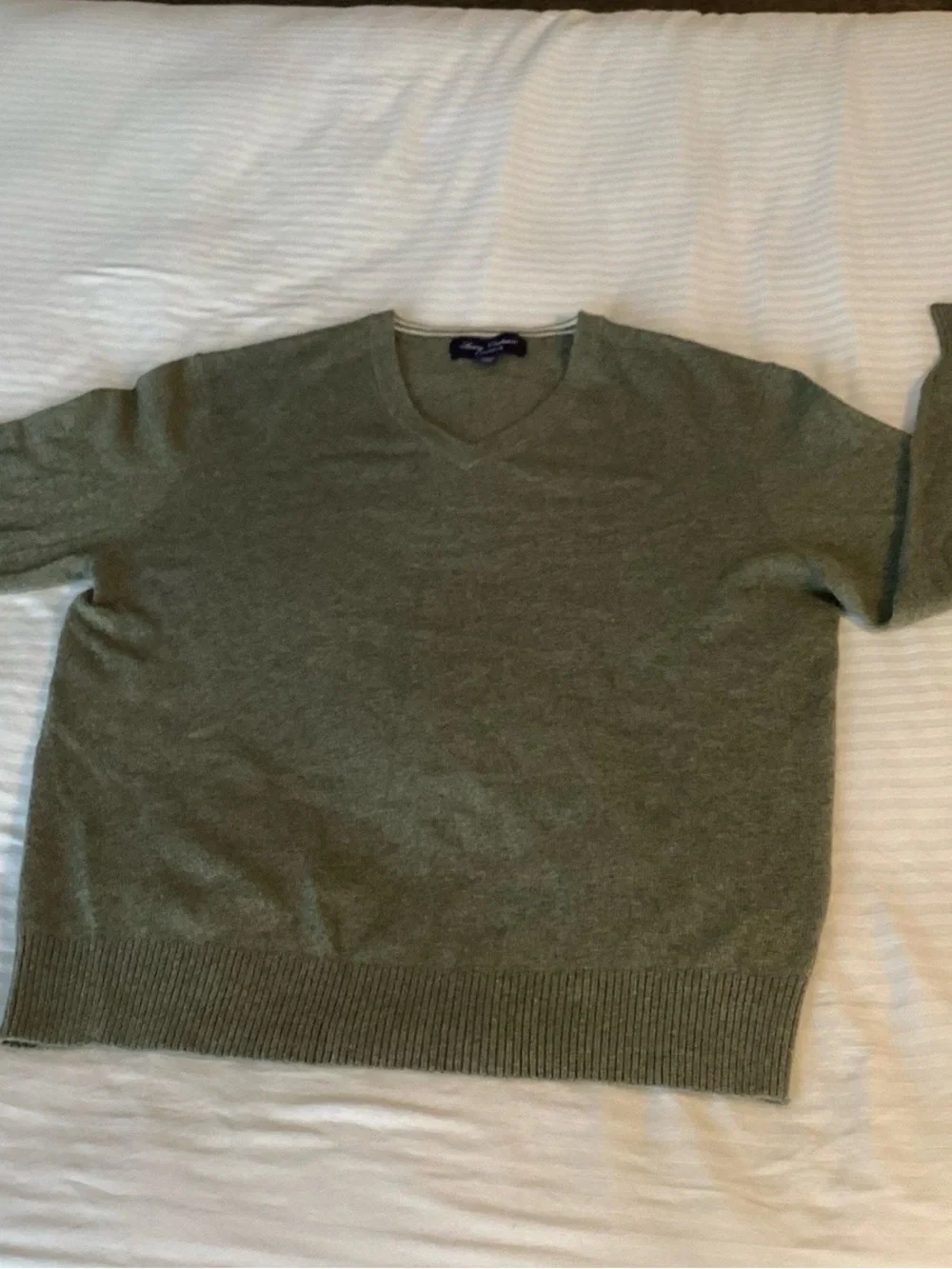 Men’s Luxury Cashmere Cremieux VNeck Sweater L